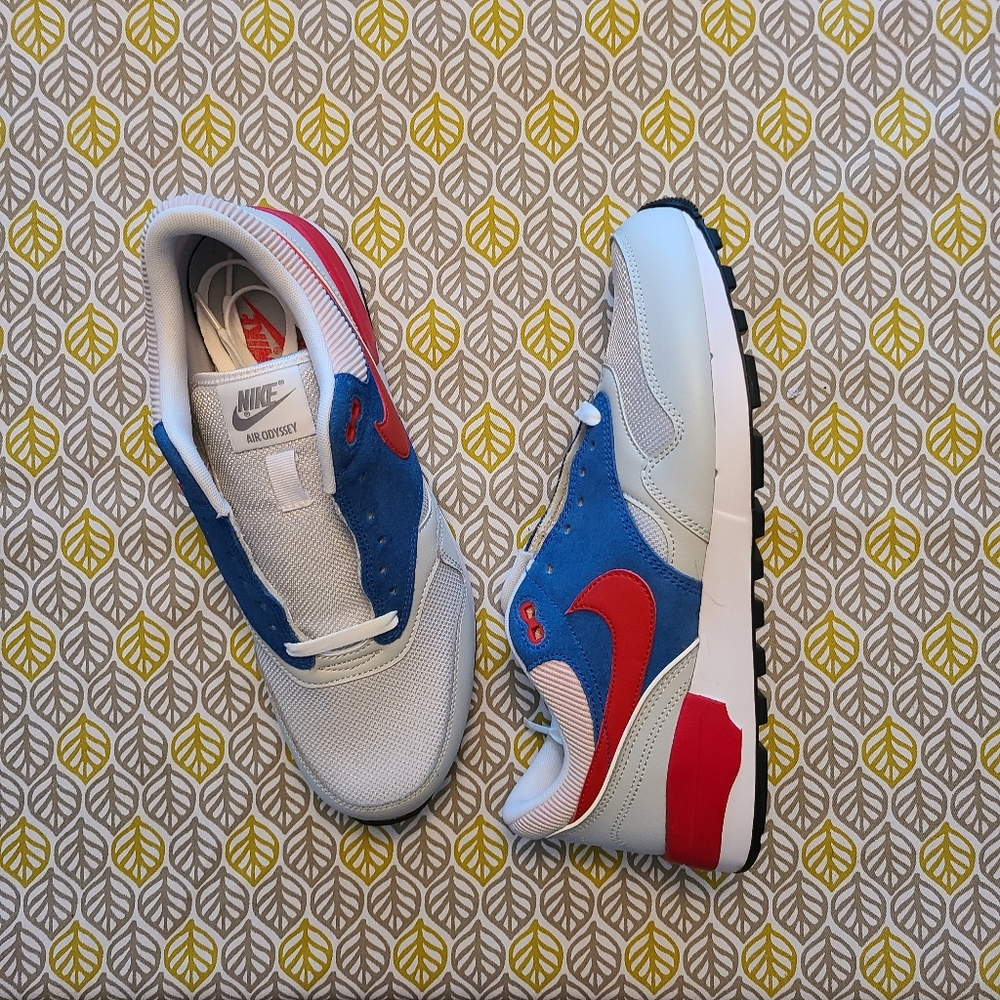 NEW - Nike Air Odyssey - size 11 - grey red blue